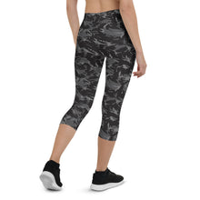 Load image into Gallery viewer, Womens Black Camo Capri Leggings