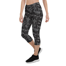 Load image into Gallery viewer, Womens Black Camo Capri Leggings