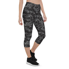 Load image into Gallery viewer, Womens Black Camo Capri Leggings
