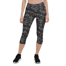 Load image into Gallery viewer, Womens Black Camo Capri Leggings
