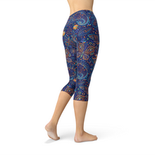 Load image into Gallery viewer, Womens Paisley Butterfly Capri Leggings
